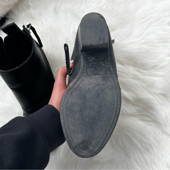 Black ankle booties size 6, good condition - Picture 3 of 4
